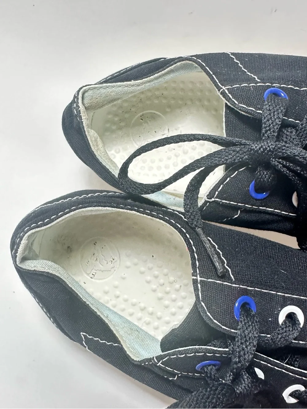 Crocs Hover Sneakers Black Canvas White Toecap Outsole J6 2013 Release 14797